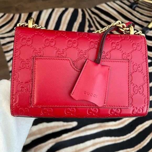 Gucci small padlock red handbag. Bought from Gucci store in Montréal - Picture 6 of 15